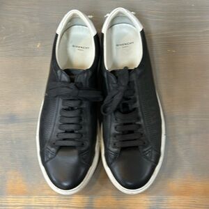 Givenchy black & White sneakers men’s size 41 1/2